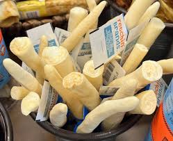 Fetchin Brands Cow Tail, 6"